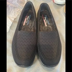 Womens Skechers Relaxed Fit Memory Foam size 8 Slip-ons black